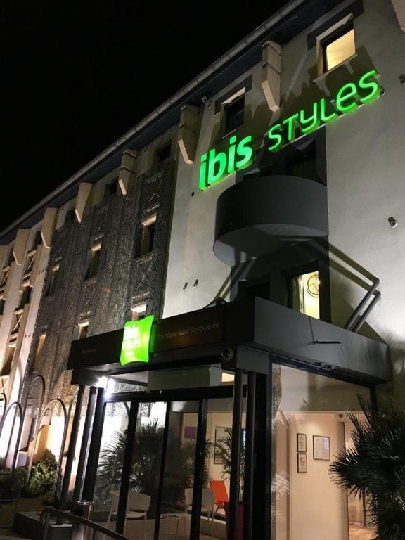 Ibis Styles Toulouse Nord Sesquieres Exterior foto