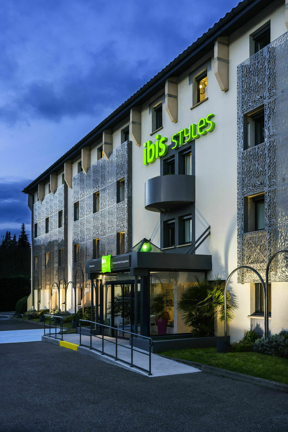Ibis Styles Toulouse Nord Sesquieres Exterior foto